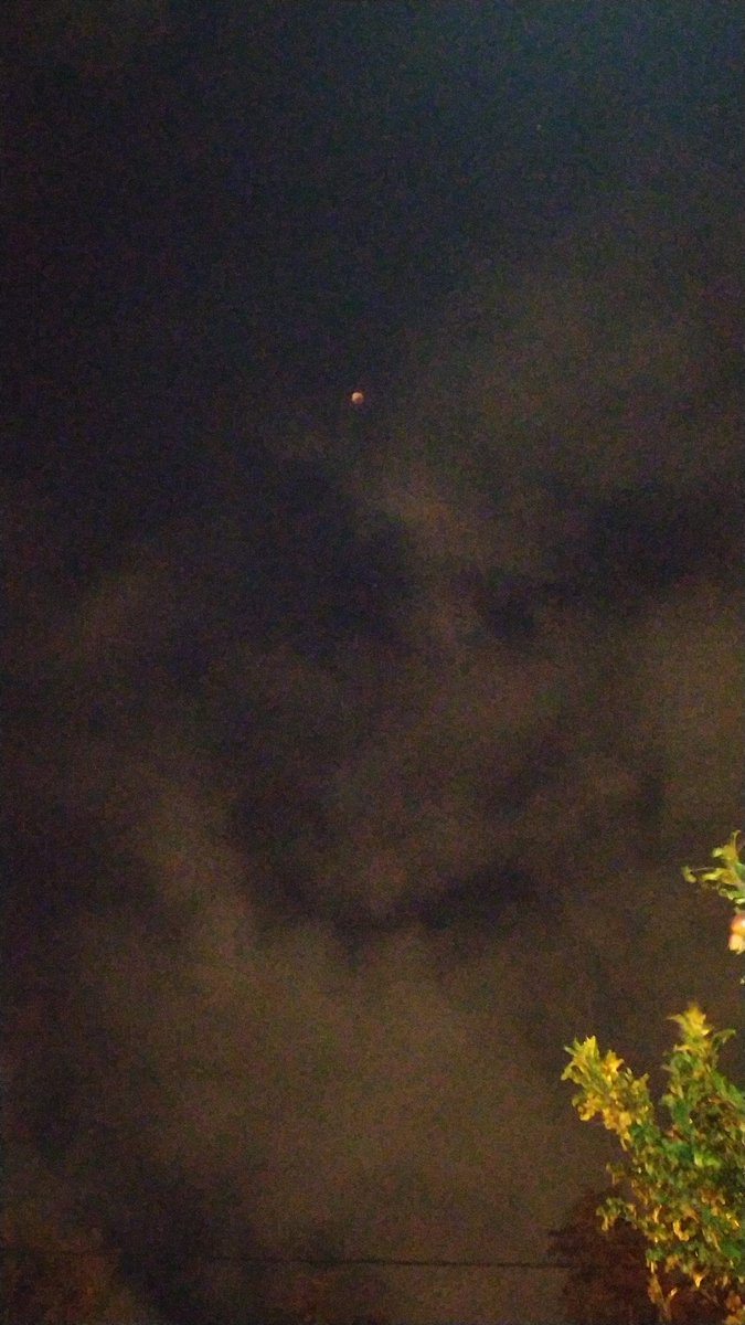 AntonellaSier14's tweet photo. #eclipseTN
Desde Benavídez 💓💓💓
Peleando con las nubes pero logré verla 💓💓
Saludos @Josebianco10 @mati_bertolotti @FenomenosTn https://t.co/zUqQv97As4