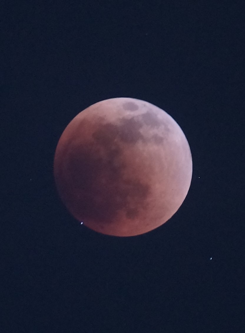 Mazinkaiser63's tweet photo. #eclipse #méxico #cdmx #vcarranza https://t.co/Irvony4zIG