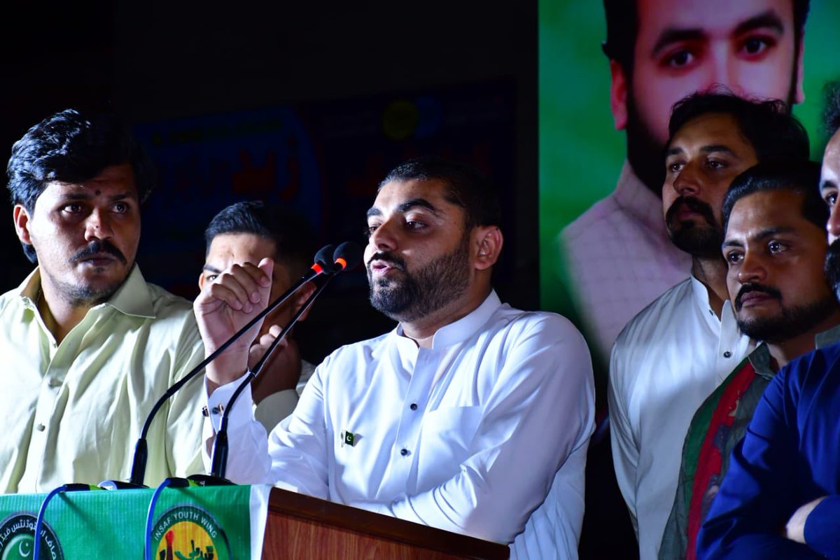asifsethari's tweet photo. Youth convention in city of Nawabs with our leader and  imran khan’s true soldier @AonAbbasPTI @ch_taimoorpk #امپورٹڈ_حکومت_نامنظور https://t.co/gwJF21JJe9