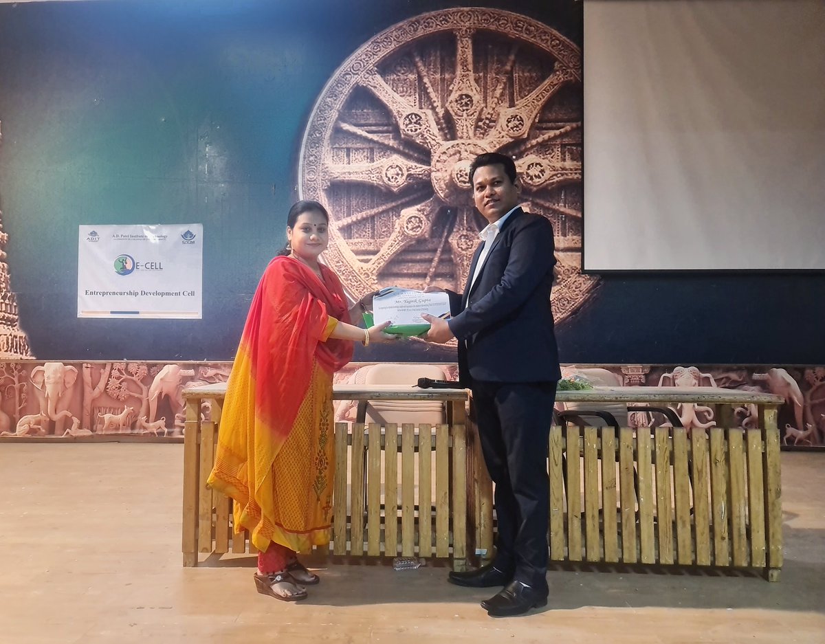 EcellAdit's tweet photo. E-CELL ADIT arranged a workshop for skills and ideas  required for enterpreneurship. 
In this amazing workshop, two great speaker - Mr. Vinit Mutha and Mr. Yagnik Gupta give their experience on path to successful enterpreneurship and hurdles faced in entrepreneurship.
 
#ecell https://t.co/32aWEe92XE