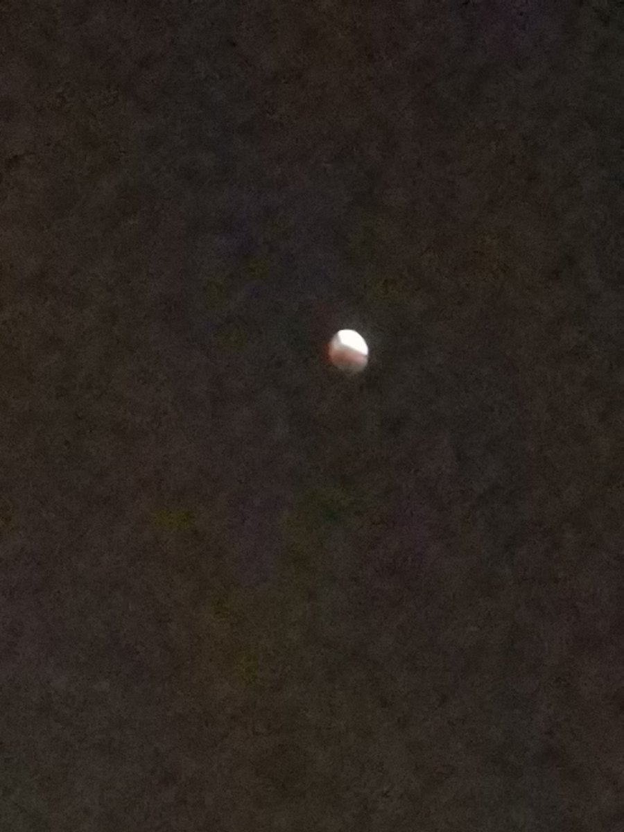 7Isabel8's tweet photo. Q emoción ver de anaranjado la Luna.... Un eclipse de esta dimensión imposible volver a ver.... https://t.co/2a78q6lhnw