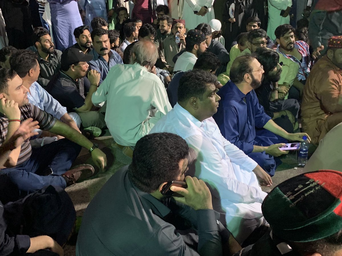 farooqak77's tweet photo. A historic welcome to the Chairman Bilawal Bhutto Zardari in Karachi after becoming youngest Foreign Minister. Large number of party workers gathered at Khi Airport Old Terminal to receive him.
#KarachiWelcomesBilawal
#PPP #Ward2 #gulshanejamal #askariiv #askari4 #PPP4Karachi https://t.co/uyLymtteoo