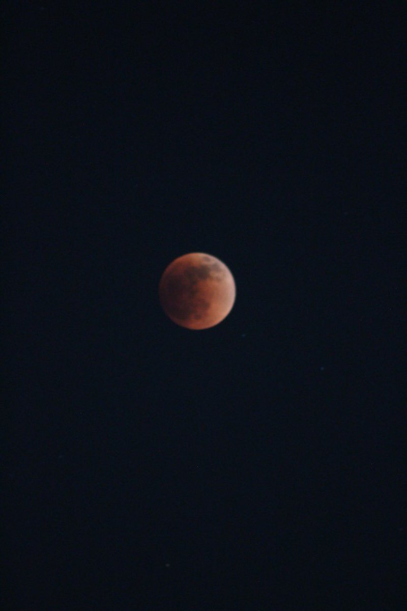 anapmorver's tweet photo. Que bonita es la luna y sobretodo hoy https://t.co/JXN0ysHlgJ