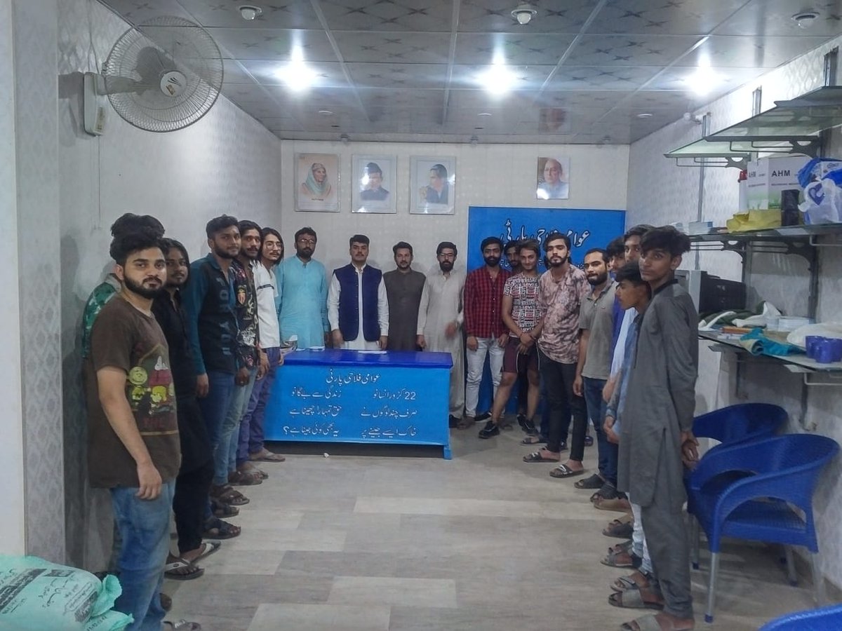 گزشتہ روز عوامی فلاحی پارٹی کے مرکزی دفتر حلقہ این اے 133 بمقام گرین ٹاؤن لاہور میں ٹاؤن شپ سے نوجوانوں کے ایک وفد نے عزیزم شیخ فیضان کی کاوش سے دورہ کیا-

شیراز الطاف
 چیئرمین
 عوامی پارٹی فلاحی
03004024495