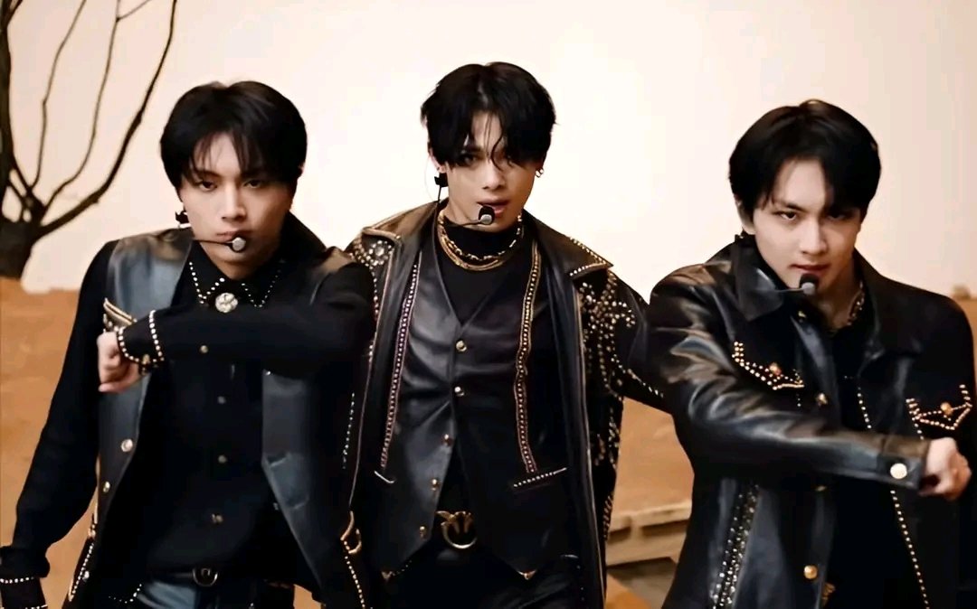 __pengu1n's tweet photo. HOT 🤝 ULTRA HOT 🤝 EXTRA HOT

#ENHYPEN #JAYWONKI #jay #ni_ki #jungwon https://t.co/T220bDLytH
