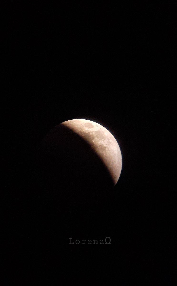 omega_lorena's tweet photo. #EclipseLunar 2022 #Tuxtepec #México

Hermosa evolución del eclipse total de Luna en los cielos del Papaloapan. 🤩🌘🔭

Ocular de 25 mm https://t.co/f4aOQtvFui