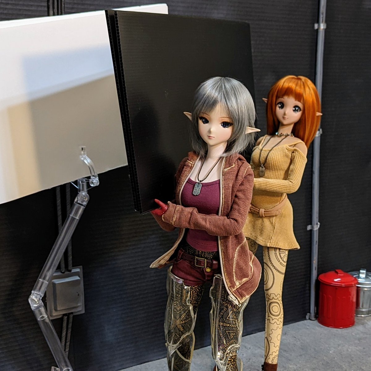 rc2agog's tweet photo. High &amp; low tech DIY project weekend as the crew work on new bunks. 🛠️💪😅✨
.
#Hypatia #Forena #Talam #Chitose #Sochi #Kitsu #Fortoo #SmartDoll #BJD #android #aliens #SciFi #laser #robotics #goggles #hammer #DIY #assemble #bunks https://t.co/3Pttmbel43