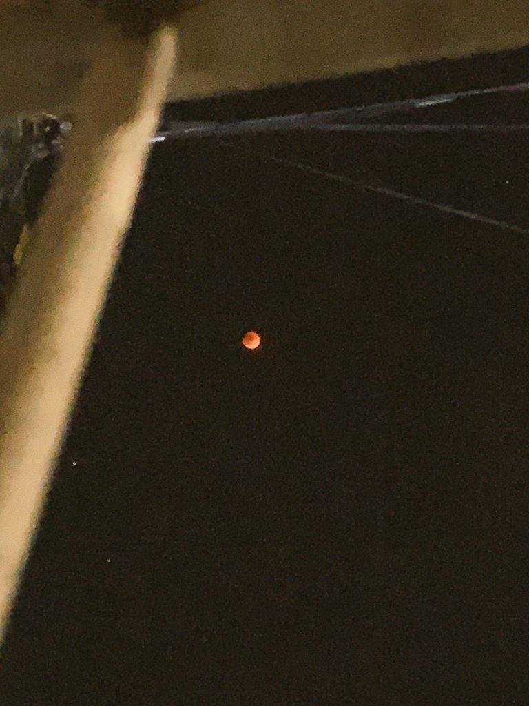 GenahKank's tweet photo. Yo look Up 😴👀🔥 #EclipseLunar https://t.co/FphXedpbEA
