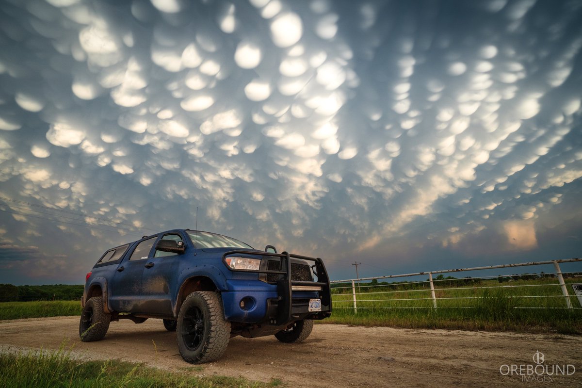 OreboundImages's tweet photo. The chase today was meant to be all about intercepting some monster hail out there in eastern Oklahoma but will end up being remembered for that epic #mammatus display near sunset. What a fun day π
w/@twstdbro & @shannbil
#okwx #TeamBlueMoose #usastormseason2022 #StormHour https://t.co/292RvBgLW5