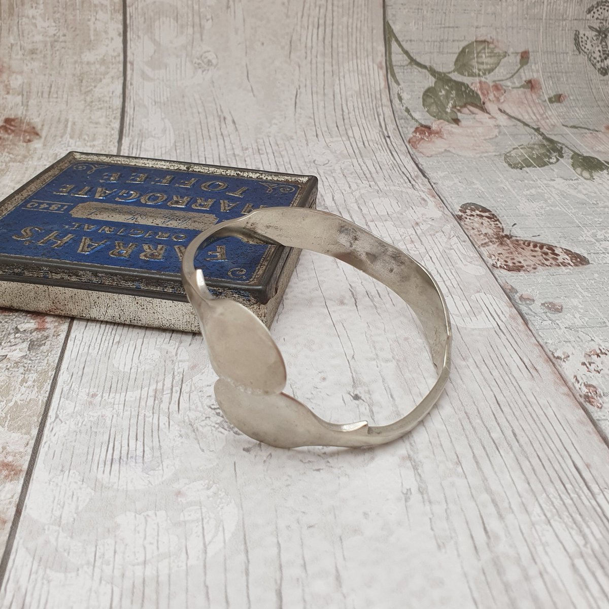 martisanne's tweet photo. Chunky silver plated bracelet, spoon bangle, eco jewellery, recycled, silverware jewellery, anniversary gift, 25 years, wife mom friend, F9 https://t.co/DVDkzvvgeV #TMTinsta #EtsyTeamUnity #SpoonBangle https://t.co/zjiqipaWW3