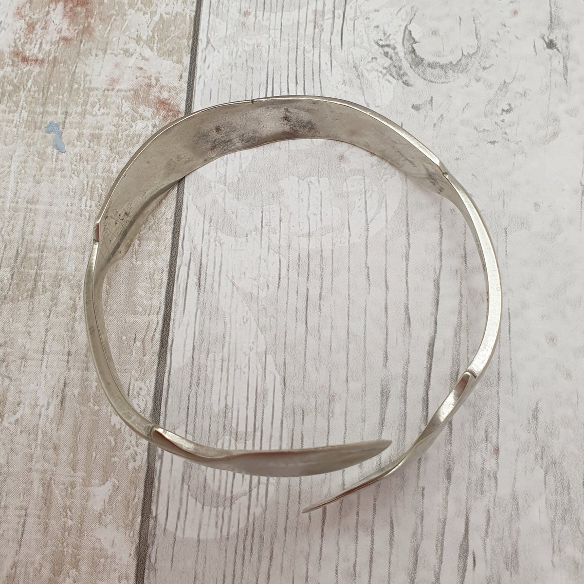 martisanne's tweet photo. Chunky silver plated bracelet, spoon bangle, eco jewellery, recycled, silverware jewellery, anniversary gift, 25 years, wife mom friend, F9 https://t.co/DVDkzvvgeV #TMTinsta #EtsyTeamUnity #SpoonBangle https://t.co/zjiqipaWW3