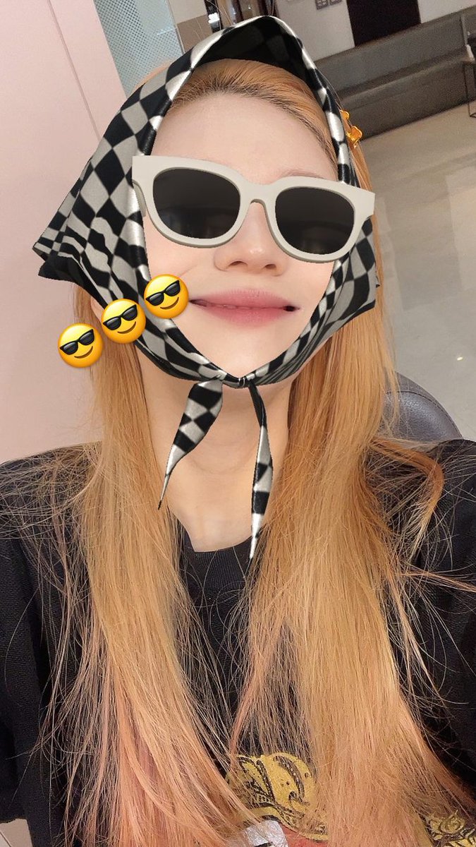 [PIC] 220516 - Umji (ummmmm_j.i) story post

🐹😏😏😏
🐹😎😎😎

#여자친구 #GFRIEND #비비지 #VIVIZ #엄지 #UMJI <a href="/VIVIZ_official/">VIVIZ</a>