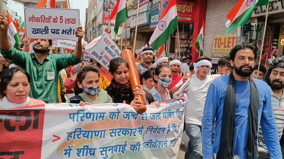 JatinGikk's tweet photo. Shame on Haryana govt for whom students future doesn't matter.what our govt is doing and it is not able to conduct and complete a recruitment fairly n also what our judiciary is doing.
#हरियाणा_पुलिस_रिजल्ट_जारी_करो
 #CET_डेट_सिलेबस_जारी_करो 
@NaveenJaihind https://t.co/elJzshUM7U