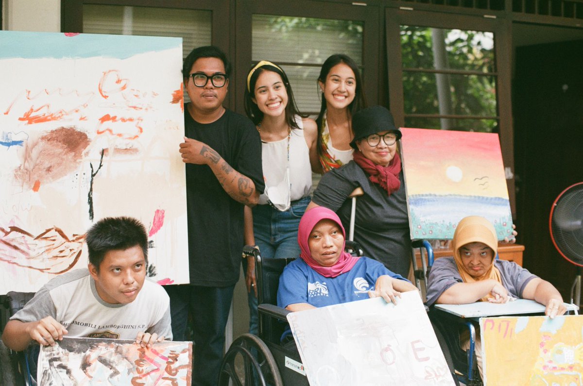 IIXglobal's tweet photo. #SHEISMORE celebrate our very own Nadine Hassan who is more than just an employee at IIX. She also runs @selasarmeraki_id, a non-profit organization aimed to empower Indonesians with disabilities through art activities. #SHEISRESILIENT
Submit here: https://t.co/mmAsmhqQ18. https://t.co/rL1sUs3oNm
