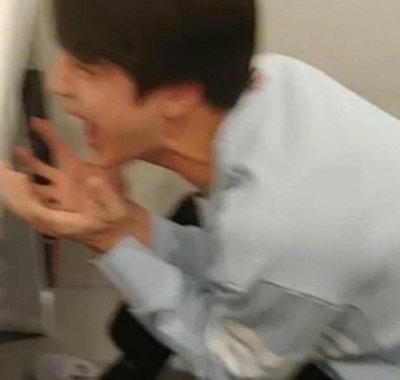 lizaforknj's tweet photo. @bts_bighit QUE LES COSTABA VOTAR POR LOUDER THAN BOMBS https://t.co/ka11GOLI60