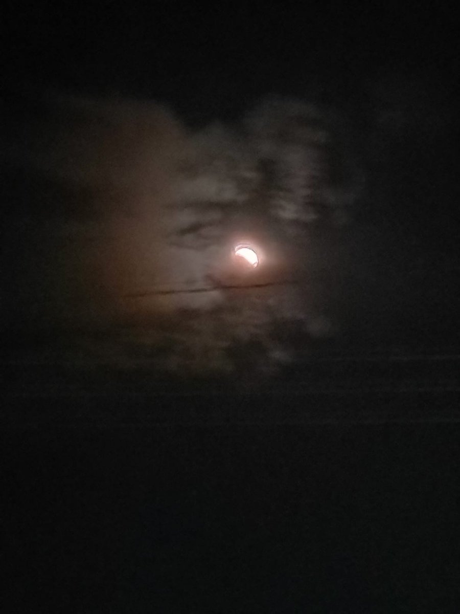 PepeNaranjo1's tweet photo. #Hoy #AlDía #ÚltimaHora #AlMomento #Domingo #15deMayo2022 #Colima #EstadoDeColima #México |🇲🇽 #RepúblicaMexicana #EclipseLunar
#Eclipse

ECLIPSE TOTAL DE LUNA 🌖 https://t.co/ELmVYaOEJB