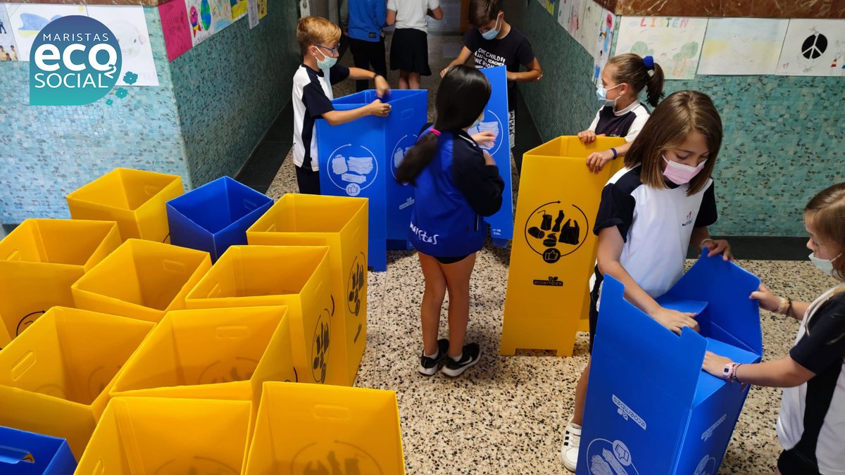 MSalCha's tweet photo. Gracias a @Ecoembes nuestro colegio cuenta desde hoy con diferentes puntos de #reciclaje. Nuestros alumnos han montado las papeleras con mucha ilusión para empezar a reciclar papel, cartones, envases o plásticos que usamos a diario.
#MaristasEco2Social #MaristasSalamanca https://t.co/Y2VhCng6lW