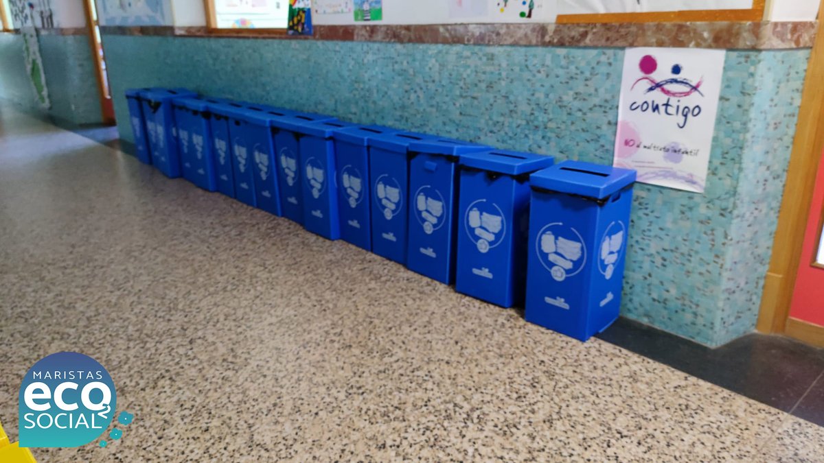 MSalCha's tweet photo. Gracias a @Ecoembes nuestro colegio cuenta desde hoy con diferentes puntos de #reciclaje. Nuestros alumnos han montado las papeleras con mucha ilusión para empezar a reciclar papel, cartones, envases o plásticos que usamos a diario.
#MaristasEco2Social #MaristasSalamanca https://t.co/Y2VhCng6lW