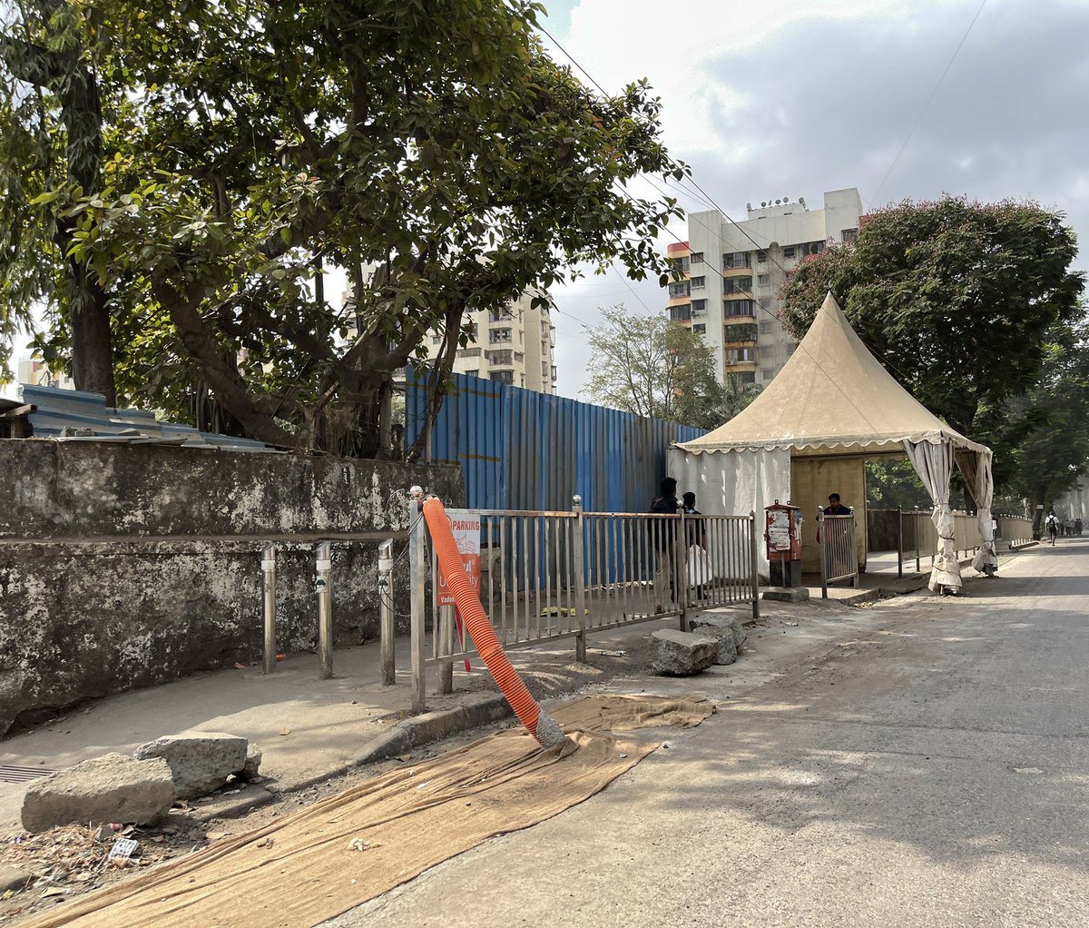 SunilGhate1's tweet photo. #Covid19 restrictions over, but this checkpost by @MumbaiPolice still stays! It blocks the footpath. LBSRD near Gandhi Nagar Vikhroli-w. @RoadsOfMumbai @mumbaitraffic @mumbaimatterz @MNCDFbombay @Mumbaikhabar9 @smart_mumbaikar @RidlrMUM @mulund_info @MTPHereToHelp @navimumbaicv https://t.co/Mlk5JWSHrl