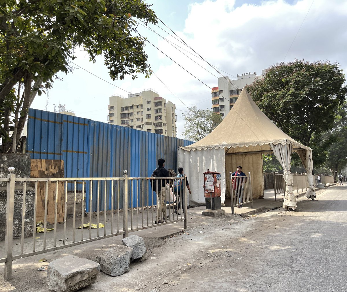 SunilGhate1's tweet photo. #Covid19 restrictions over, but this checkpost by @MumbaiPolice still stays! It blocks the footpath. LBSRD near Gandhi Nagar Vikhroli-w. @RoadsOfMumbai @mumbaitraffic @mumbaimatterz @MNCDFbombay @Mumbaikhabar9 @smart_mumbaikar @RidlrMUM @mulund_info @MTPHereToHelp @navimumbaicv https://t.co/Mlk5JWSHrl