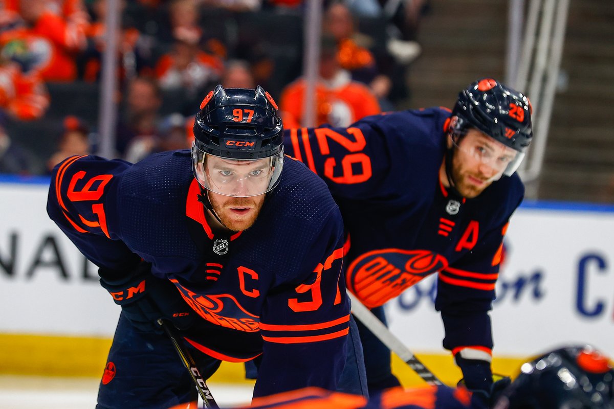 theScore's tweet photo. Oilers. Flames. Battle of Alberta. Round 2. 🍿 https://t.co/WV9IrF7d0N