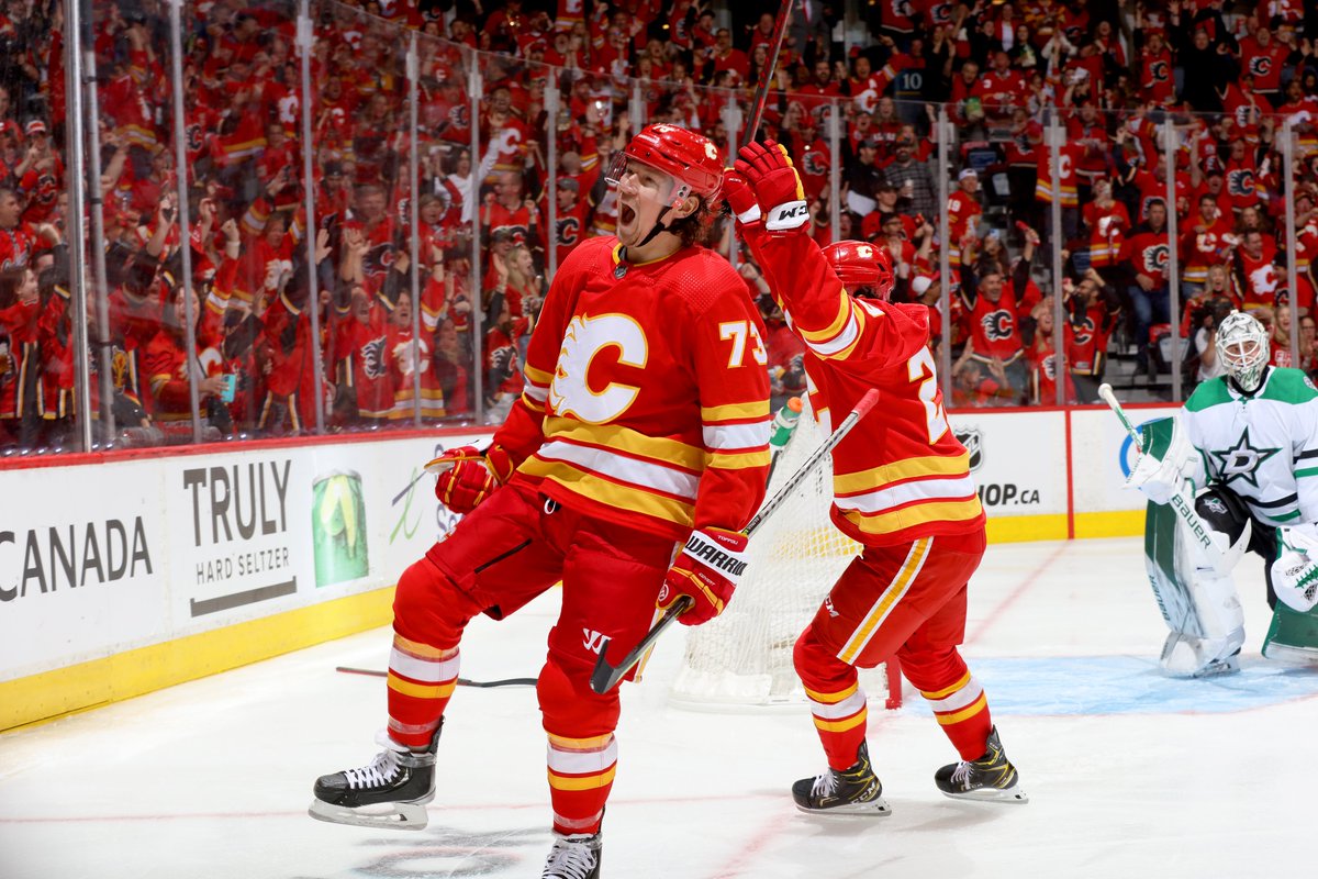 theScore's tweet photo. Oilers. Flames. Battle of Alberta. Round 2. 🍿 https://t.co/WV9IrF7d0N