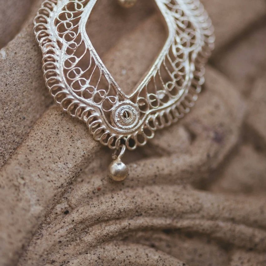 Blossoming with a priceless glow ~ 

#silver #filigree #earrings #craftedbyhand #inspiredbynature #cuttack #odisha