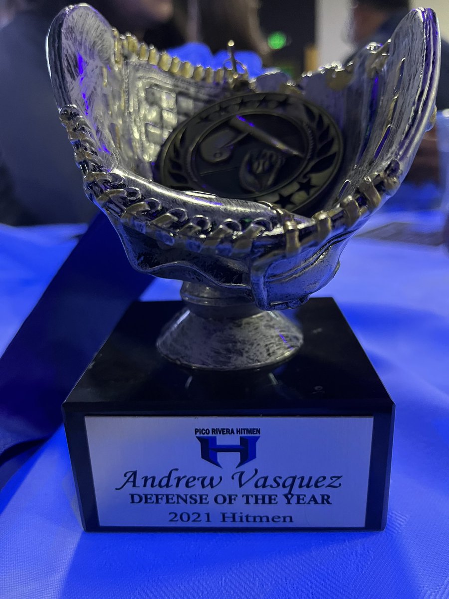 Vasquez05's tweet photo. Pico Rivera Hitmen Academy Banquet #ScholarAthlete #Defensiveplayeroftheyear #Classof2022 https://t.co/9lkHlfk9Cu