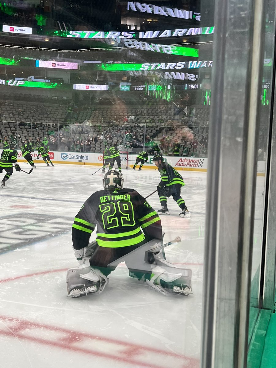 MrsCashMommy's tweet photo. @DallasStars Love this kid! #JakeOettinger #ThanksJake #Otter https://t.co/D7hoCNdUHT