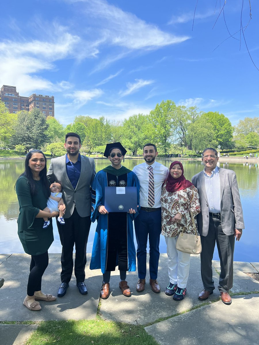 ArbazAMomin's tweet image. Man plans, God Laughs. Then man laughs, because it all works out
I am the son of 🇮🇳 immigrants who came to 🇺🇸 with nothing and raised 3 kids in rural GA (4 traffic lights, 5k ppl). Some lessons I learned as I went from #firstgen college student to #neurosurgery 🧵
#MedTwitter