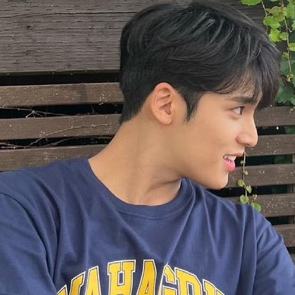 LOEYMINGYU's tweet photo. a playlist for ligaya
— a minwon filo au

juno (ww) is known for his ice cold beauty. many tries to catch his attention but nobody seem to succeed. 

meanwhile, gabriel (mg) is also one of his admirers but the only way he can show his feelings for him is through a playlist. https://t.co/wOO760wcmz