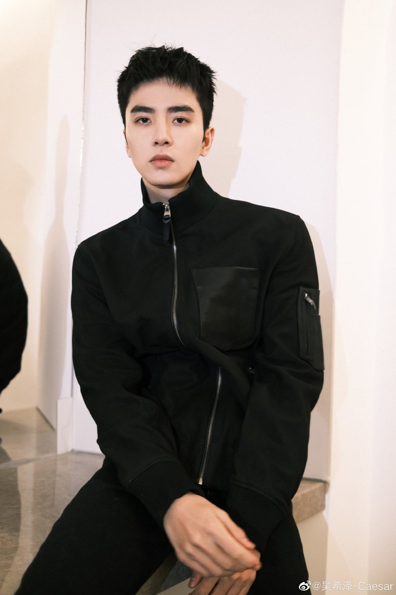 CaesarWuPH_'s tweet photo. 吴希泽-Caesar Weibo Update

you can never go wrong with black. 🖤

#CaesarWu
#WuXiZe
#CaesarWuPH
#WuXiZePH
#吴希泽 https://t.co/DdxmTSCS7l