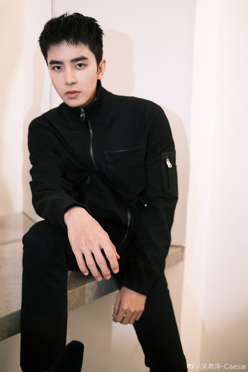 CaesarWuPH_'s tweet photo. 吴希泽-Caesar Weibo Update

you can never go wrong with black. 🖤

#CaesarWu
#WuXiZe
#CaesarWuPH
#WuXiZePH
#吴希泽 https://t.co/DdxmTSCS7l