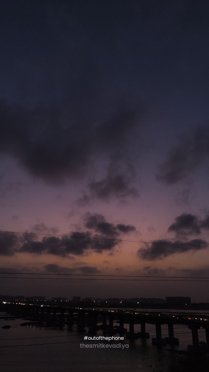 thesmitkevadiya's tweet photo. Some fav. sunsets π
#sunsets #outofthephone https://t.co/9ay7hmBGEw