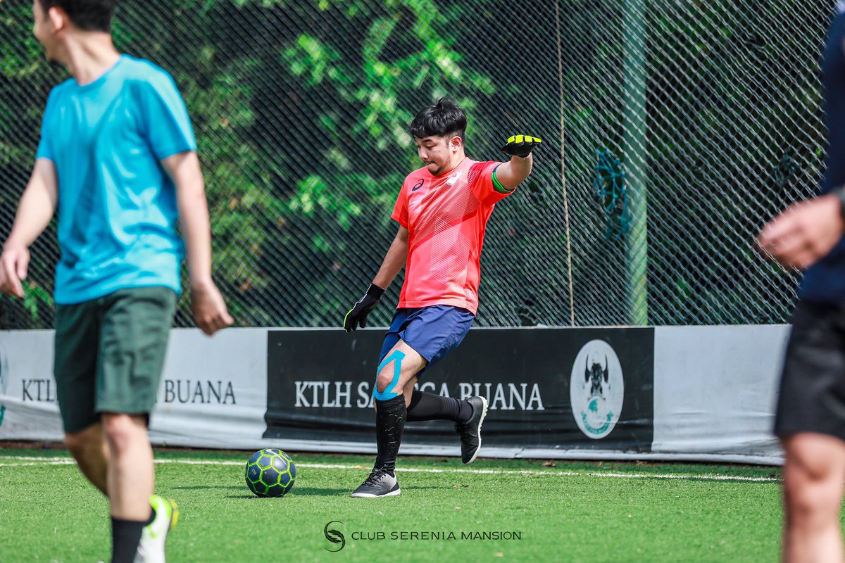 OPrawiranegara's tweet photo. Goal Keeping 🧤🧤⚽️ #Futsal https://t.co/1aXEuOFhiF