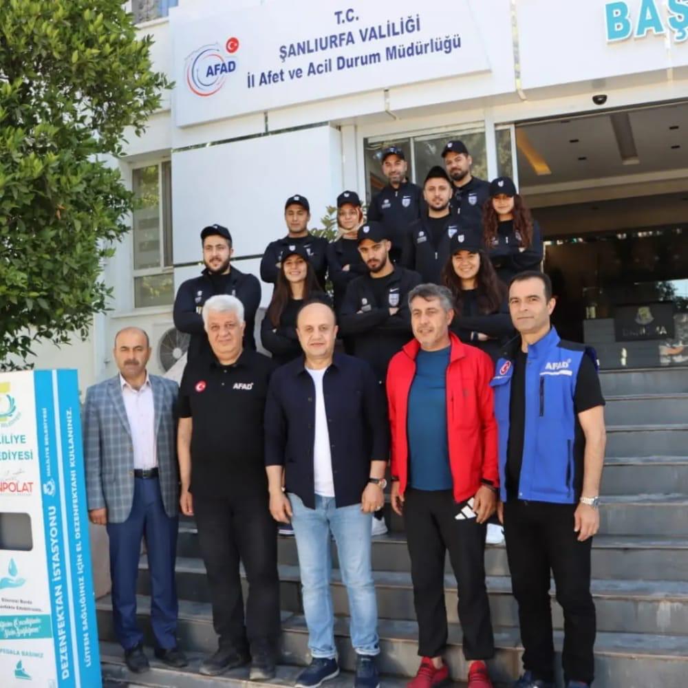 GSB_Sanliurfa's tweet photo. AFAD ile yapılan protokol kapsamında 9 sporcumuzu Samsun'da yapılan AFAD eğitimine yolculadık.. Yolunuz açık olsun gençler 🙏🙏 @kasapoglu @gencliksporbak @AFADBaskanlik https://t.co/EkZJU3wGsh