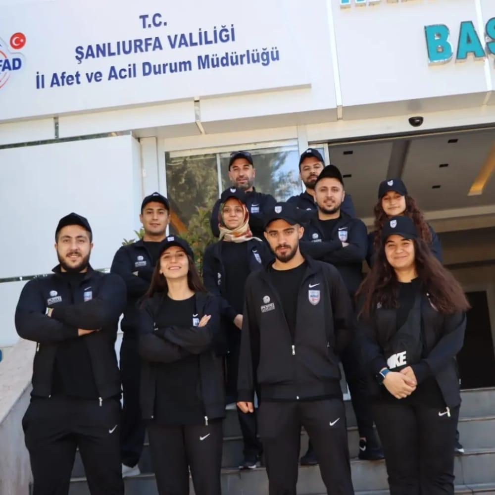 GSB_Sanliurfa's tweet photo. AFAD ile yapılan protokol kapsamında 9 sporcumuzu Samsun'da yapılan AFAD eğitimine yolculadık.. Yolunuz açık olsun gençler 🙏🙏 @kasapoglu @gencliksporbak @AFADBaskanlik https://t.co/EkZJU3wGsh