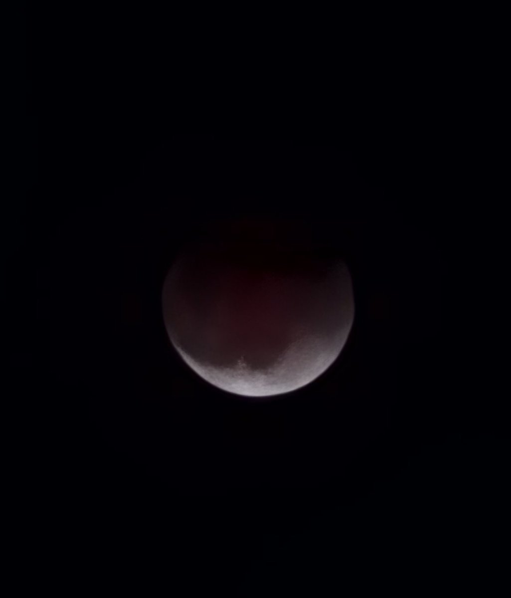 Taken from my new Samsung phone, at 30x zoom. Crazy my phone's camera can take this photo. #EclipseLunar