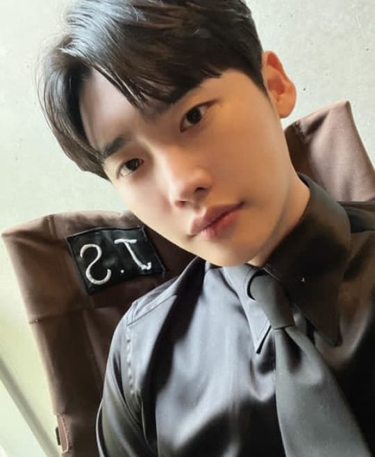 WithJSIndonesia's tweet photo. Lee Jong Suk Ganteng banget 😭 https://t.co/CIQbRyGVMG