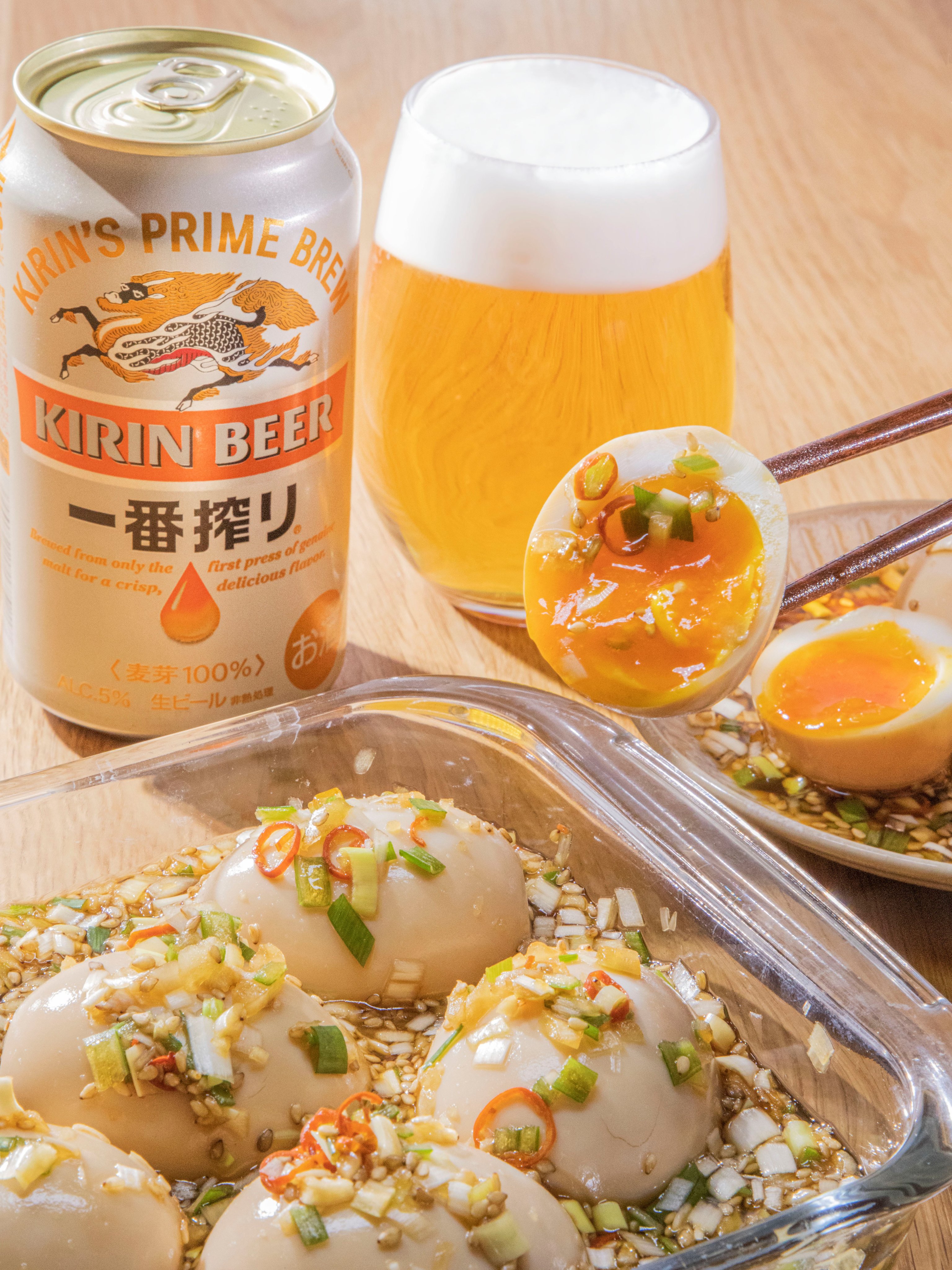 キリン一番搾り生ビール 今日は たまご料理の日 ちょっとびっくり な名前 で話題の韓国風味付け卵 ゆで卵を薬味たっぷりの 醤油だれに漬けて1日寝かせるだけの 一番搾り簡単レシピ 禁断のおいしさ 一番搾り のおつまみにぴったり 試して