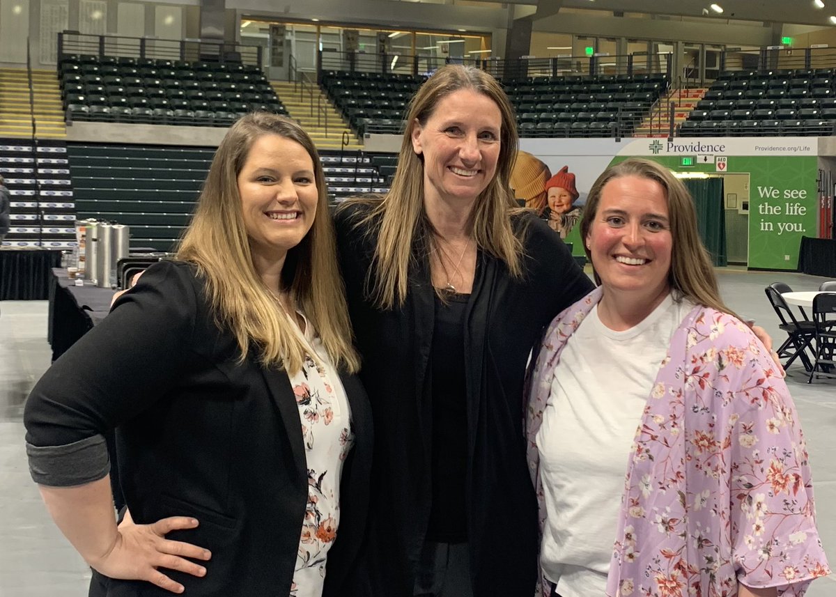 AK_AthTrnAssoc's tweet photo. The Athletic Training Outreach program of Orthopedic Physician Alaska was inducted into the Alaska High School Hall of Fame for their role in the health and safety of athletes in Alaska. Thank you @ASAA_org for valuing Athletic Trainers!
@NWATAd10 @NATA1950 https://t.co/2AFzVYWKMo