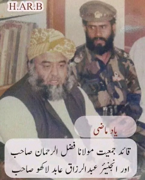 زمانہ معترف ھے ہماری استقامت کا، نہ ھم نے شاخ گل چھوڑی نہ ھم نے قافلہ بدلا، راہ الفت میں گو کے ھم پر بڑے مشکل مقام آئے، نہ ھم منزل سے باز آئے نہ ھم نے رھنما بدلا