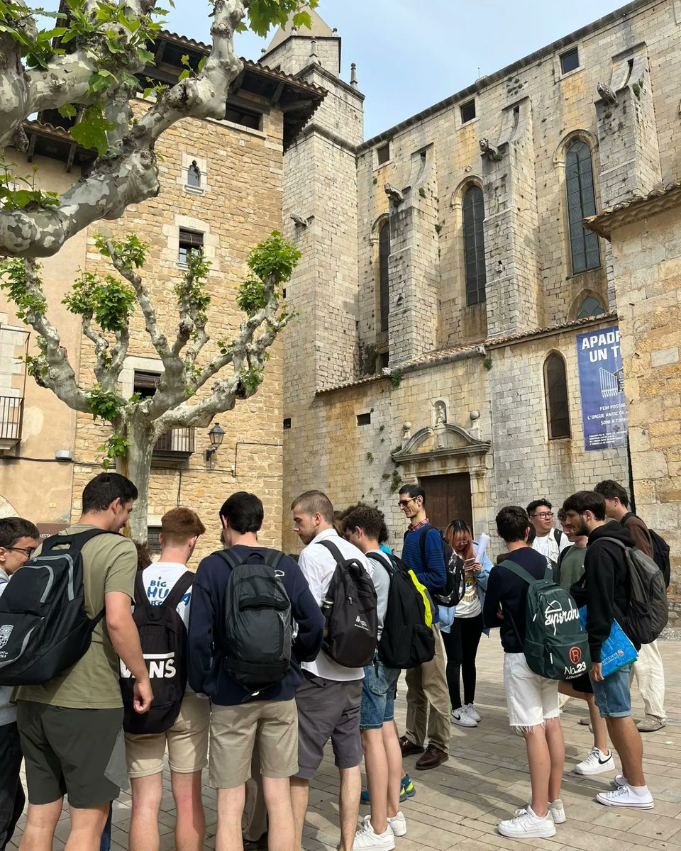 GeografiaUB's tweet photo. 🥾🌍 Sortida de camp dels #GeoEstudiants de Geografia Social i Cultural als arrossars de Pals i al centre històric de Torroella de Montgrí. 

➡️Amb els professors Dr.Francesc Nadal i la investigadora predoctoral Miriam Ariño.

#FemGeografiaUB💛🌍 https://t.co/73hQcD1tO5