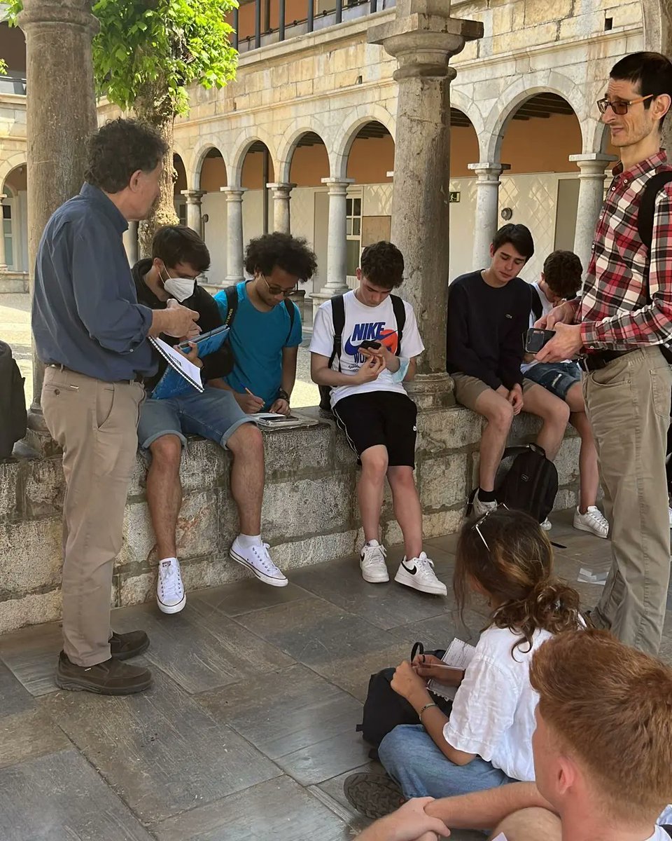 GeografiaUB's tweet photo. 🥾🌍 Sortida de camp dels #GeoEstudiants de Geografia Social i Cultural als arrossars de Pals i al centre històric de Torroella de Montgrí. 

➡️Amb els professors Dr.Francesc Nadal i la investigadora predoctoral Miriam Ariño.

#FemGeografiaUB💛🌍 https://t.co/73hQcD1tO5