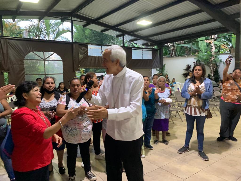 Gracias a los amigos/as de de Cáritas  que nos ayudan a llevar esperanza y apoyo a las mamás más necesitadas. Dios les bendice y la Virgen de Guadalupe les cuida .