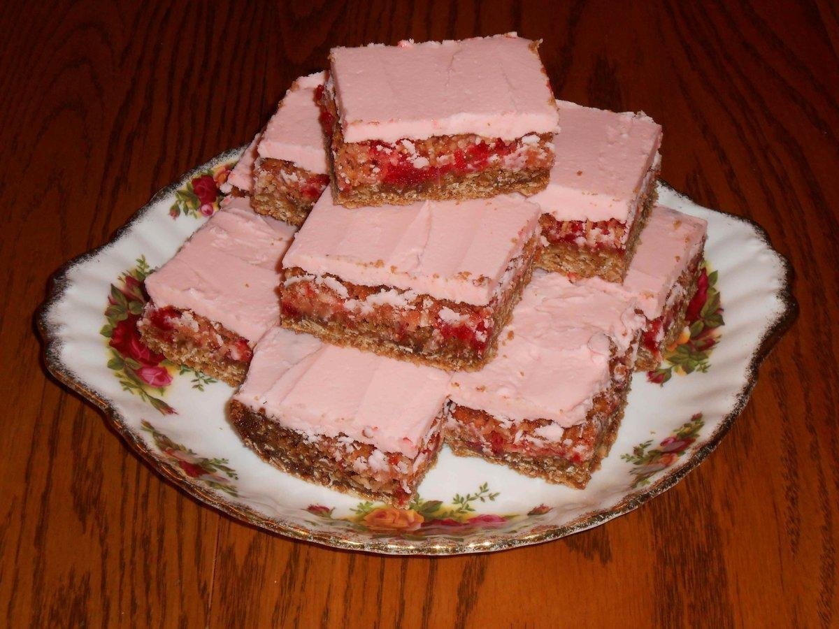 WendyLovesJesus's tweet photo. Some of my favourite sweet treats for #WorldBakingDay! 🎂🥮🍰🧁🍮🍪☕

#LemonBrownies
#CherryChews
#SaltedCaramelButterBars
#Brownies https://t.co/ImHktDuN2C