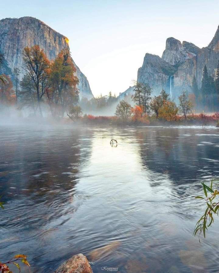 - صباح الخير .. لقلبك الذي يحمل اللطف و لوجهك الذي 

يحمل من النور ما يكفي .!💛⛅