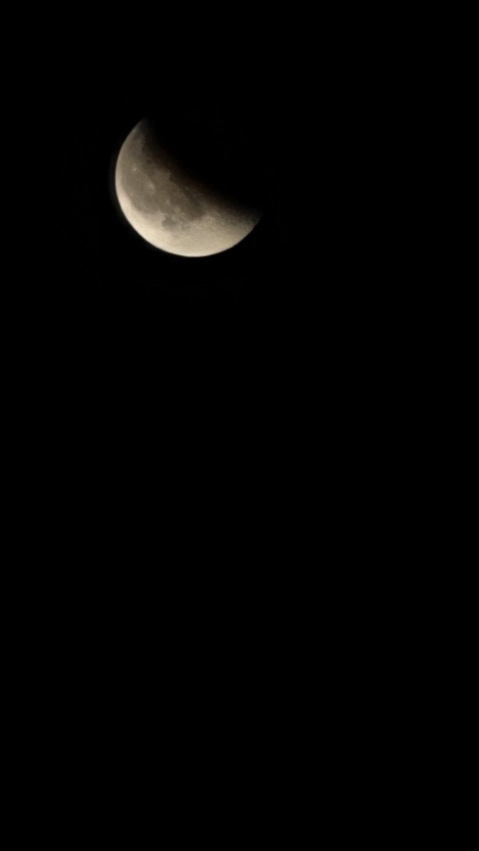 CruzyNitro's tweet photo. #supermooneclipse #EclipseLunar #austintx https://t.co/wJH38dtLk0