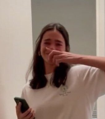 jolanwford's tweet photo. "Sabia que eu já fui mencionada na whistledown 232 vezes?"
eu não verei a sophie dizer isso https://t.co/ROQSkYaHpP