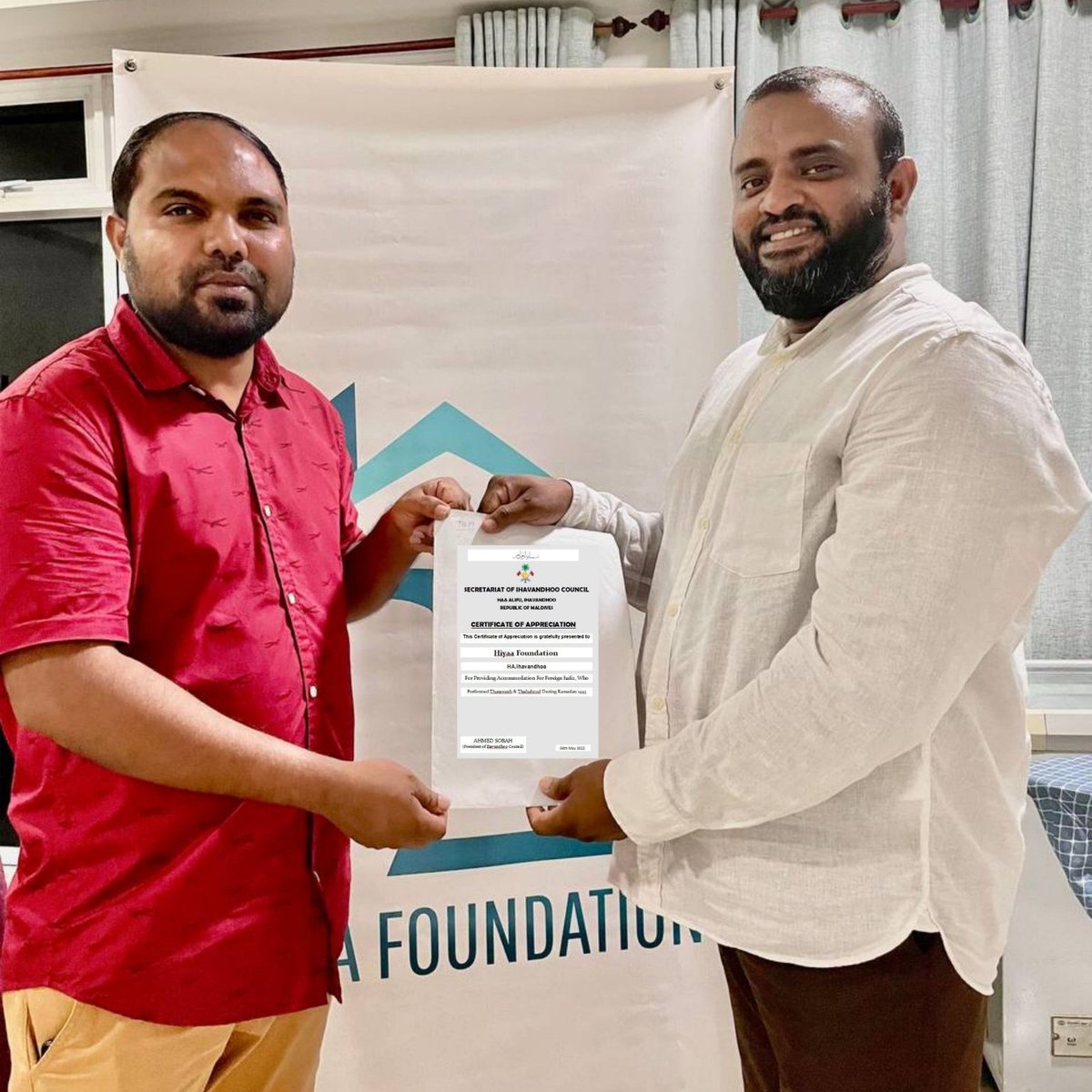 hiyaafoundation's tweet photo. 1443 ވަނަ އަހަރުގެ ރަމަޟާންމަހު، ހިފުޒްކޮށް ތަރާވީސްކުރުމަށް ރާއްޖެއިން ބޭރުން ގެނައި ހާފިޒުން، އިހަވަންދޫގައި ތިބުމުގެ އިންތިޒާމް ހިޔާ ފައުންޑޭޝަންއިން ވަނީ ހަމަޖައްސައި ދެއްވާފައިއެވެ. 
@ihavancouncil 
@hiyaafoundation https://t.co/BLQrCSUVMs